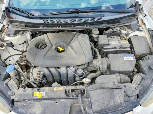 2015 HYUNDAI ELANTRA — Engine bay