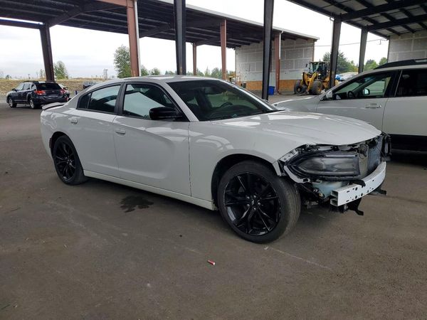 2017 DODGE CHARGER SE — Passenger 3/4
