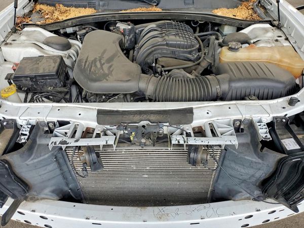 2017 DODGE CHARGER SE — Engine bay