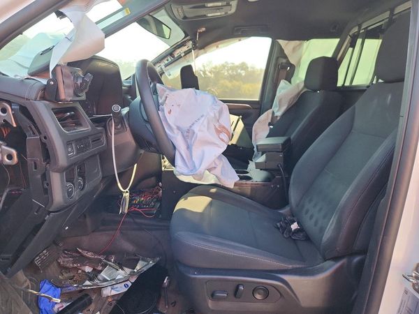 2023 CHEVROLET TAHOE FL — DENT