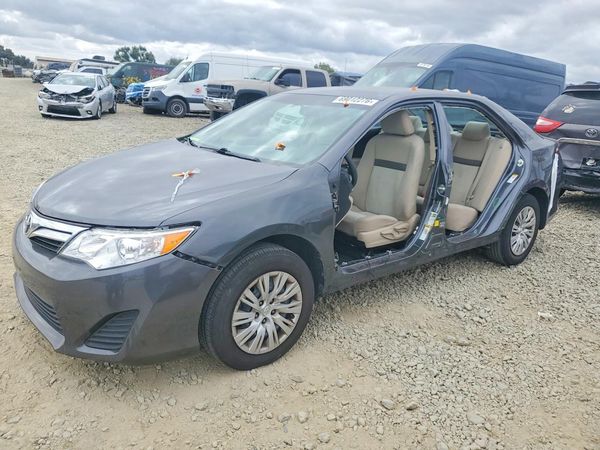 2013 TOYOTA CAMRY — Front 3/4
