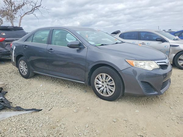 2013 TOYOTA CAMRY — Passenger 3/4