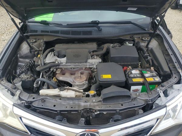 2013 TOYOTA CAMRY — Engine bay
