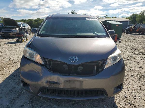 2017 TOYOTA SIENNA