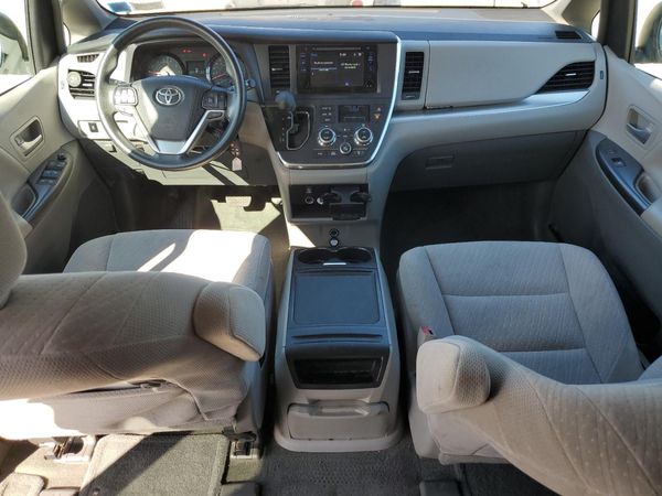 2017 TOYOTA SIENNA