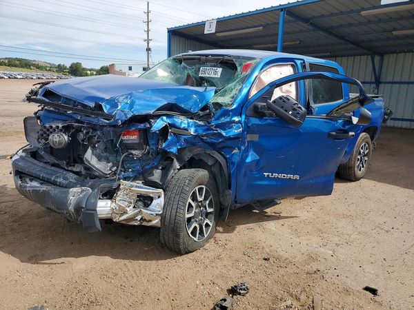 2018 TOYOTA TUNDRA SR5 — Front 3/4