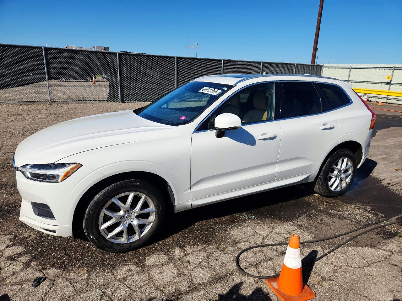 2020 VOLVO XC60 Momentum