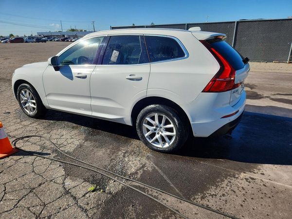 2020 VOLVO XC60 Momentum