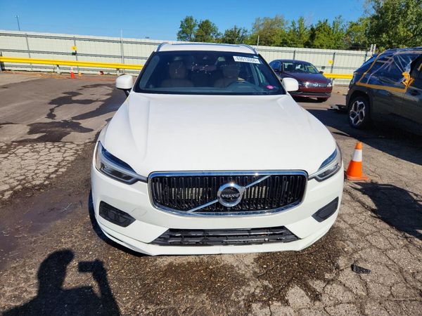 2020 VOLVO XC60 Momentum