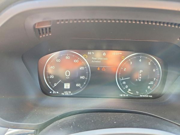 2020 VOLVO XC60 Momentum
