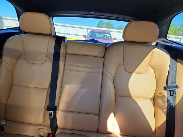 2020 VOLVO XC60 Momentum