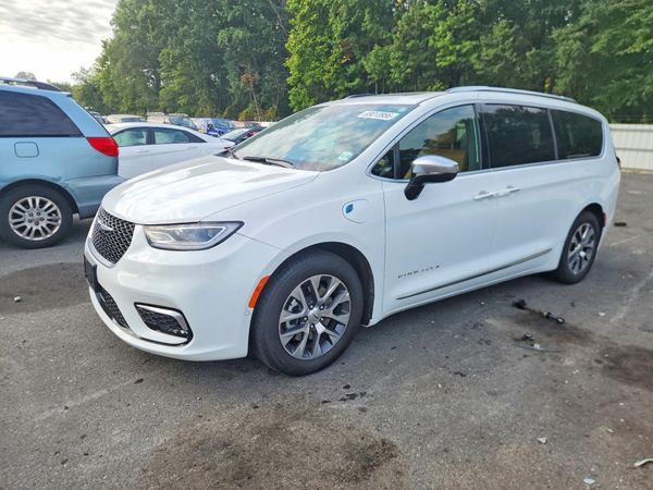 2023 CHRYSLER PACIFICA Pinnacle — Front 3/4