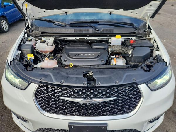 2023 CHRYSLER PACIFICA Pinnacle — Engine bay