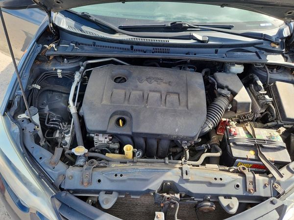2014 TOYOTA COROLLA — Engine bay