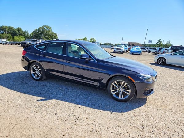 2017 BMW 330 — Passenger 3/4