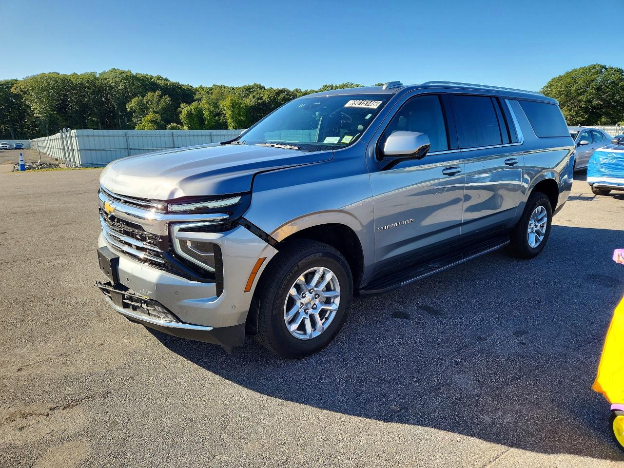 2026 CHEVROLET SUBURBAN LT — Front 3/4