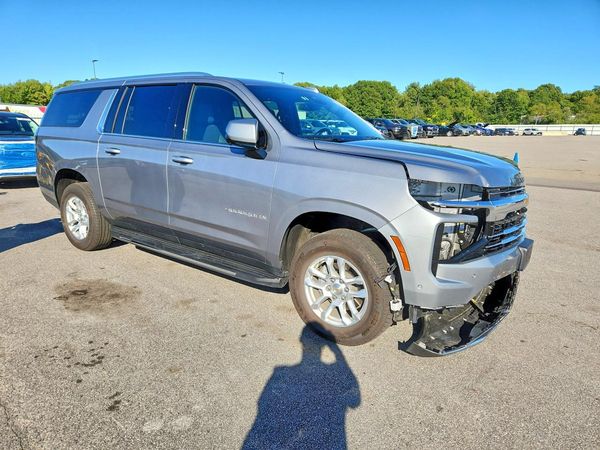 2026 CHEVROLET SUBURBAN LT — Passenger 3/4