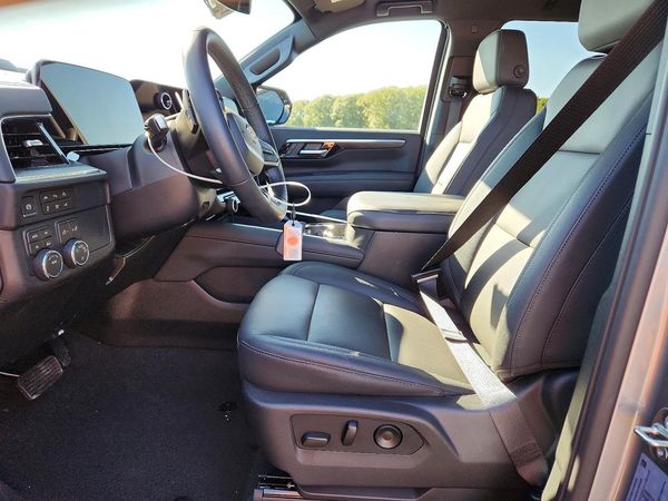 2026 CHEVROLET SUBURBAN LT — DENT