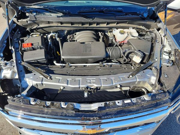 2026 CHEVROLET SUBURBAN LT — Engine bay