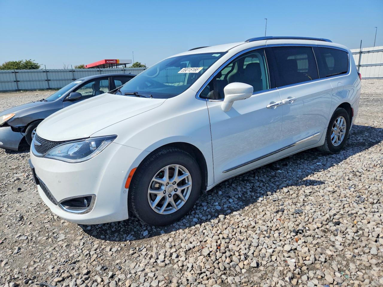 2020 CHRYSLER PACIFICA Touring L — Front 3/4