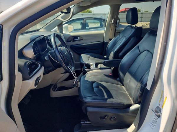 2020 CHRYSLER PACIFICA Touring L — DENT