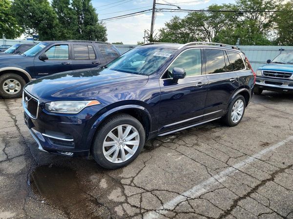 2016 VOLVO XC90 SV42 Momentum — Front 3/4