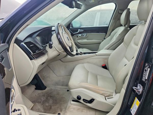 2016 VOLVO XC90 SV42 Momentum — DENT