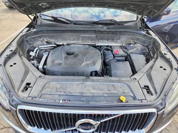 2016 VOLVO XC90 SV42 Momentum — Engine bay