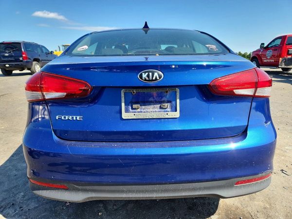 2017 KIA FORTE LX Base