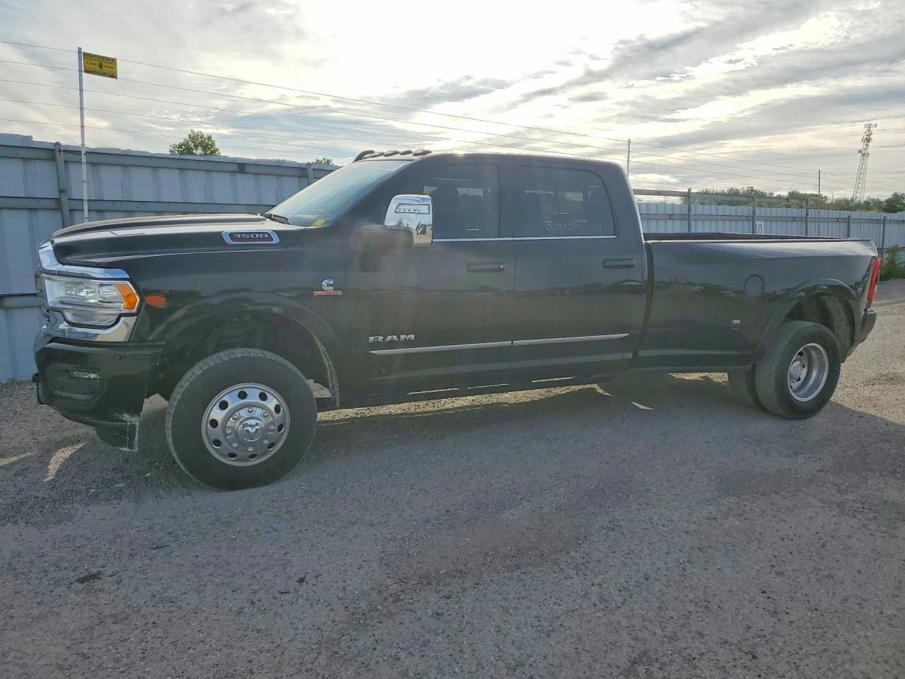 2024 RAM 3500 Limited — Front 3/4
