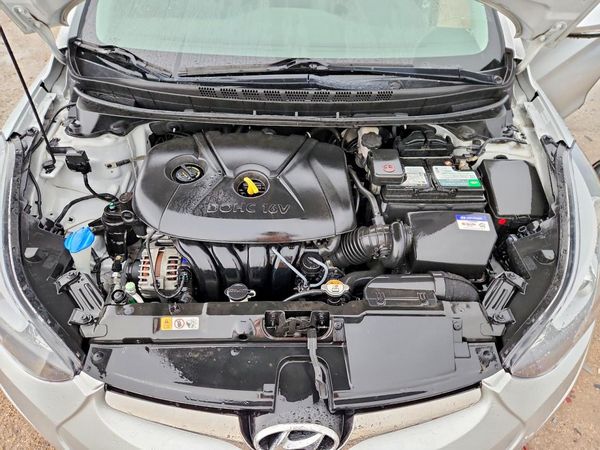 2015 HYUNDAI ELANTRA GLS(Middle) — Engine bay