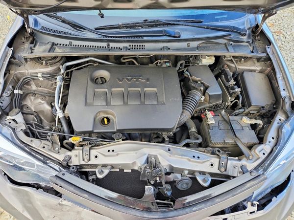 2017 TOYOTA COROLLA — Engine bay