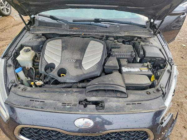 2014 KIA CADENZA — Engine bay