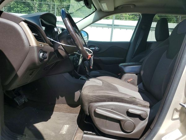 2014 JEEP CHEROKEE Latitude — DENT