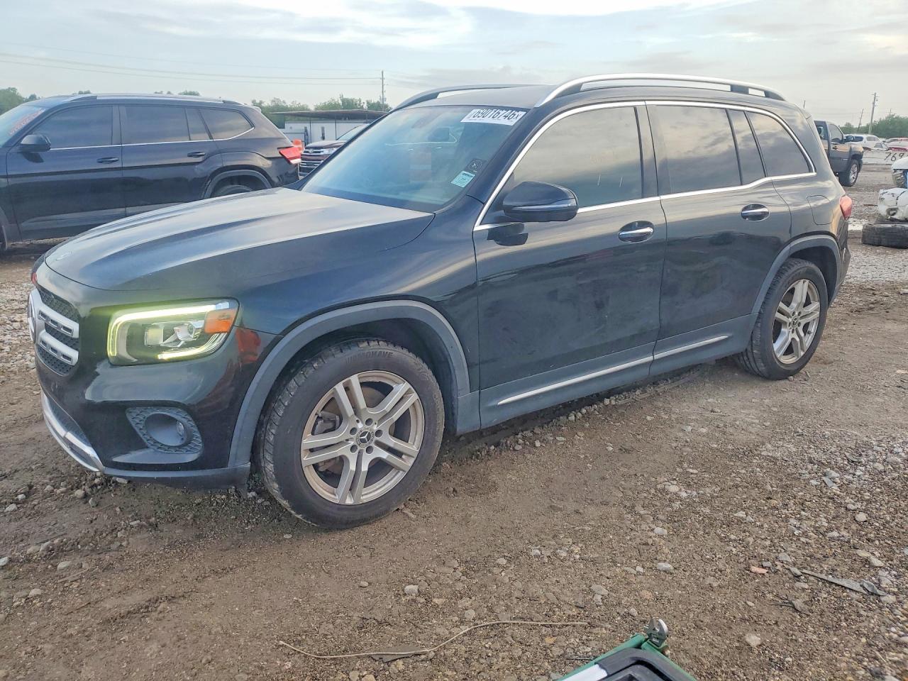 2020 MERCEDES-BENZ GLB — Front 3/4