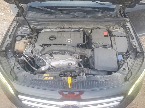 2020 MERCEDES-BENZ GLB — Engine bay