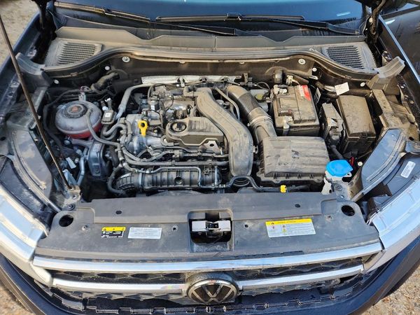 2024 VOLKSWAGEN TAOS 4Motion SEL — Engine bay