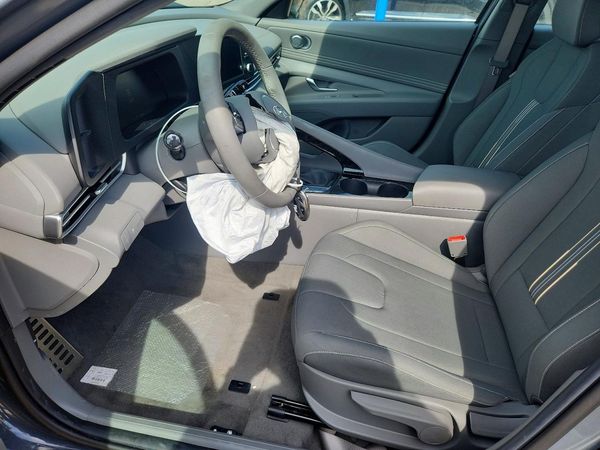 2026 HYUNDAI ELANTRA — DENT