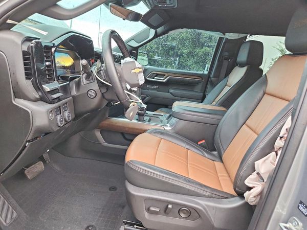 2025 CHEVROLET SILVERADO High Country — DENT