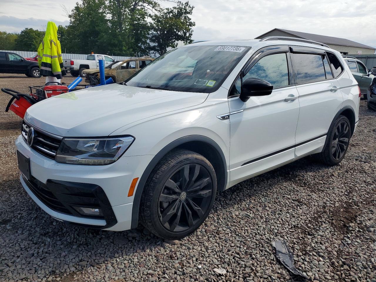 2021 VOLKSWAGEN TIGUAN — Front 3/4