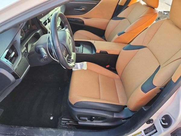 2025 LEXUS ES 300H — DENT