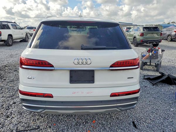 2023 AUDI Q7 quattro Premium Plus