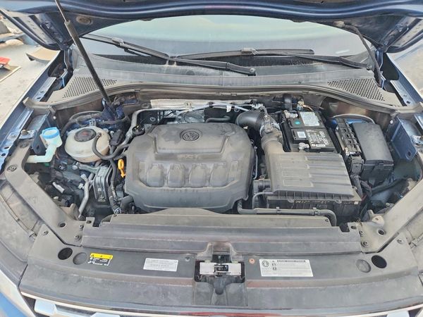 2020 VOLKSWAGEN TIGUAN — Engine bay