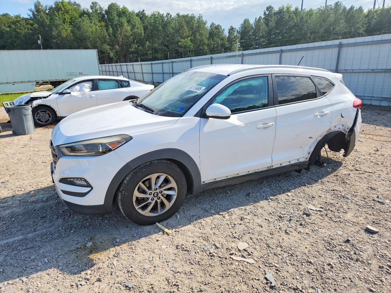 2016 HYUNDAI TUCSON — Front 3/4