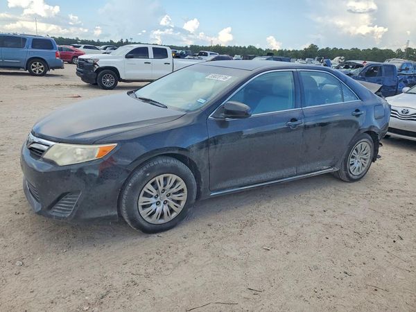 2013 TOYOTA CAMRY — Front 3/4