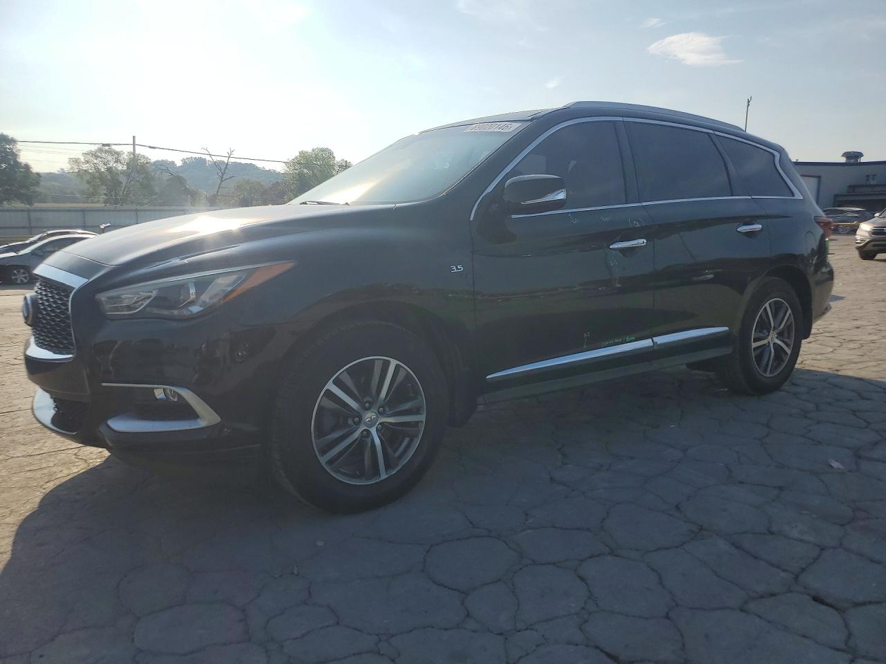 2016 INFINITI QX60 — Front 3/4