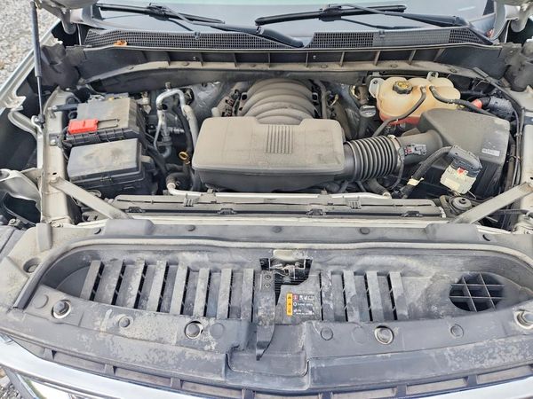 2020 CHEVROLET SILVERADO LT — Engine bay