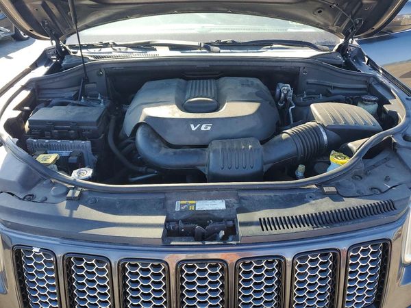2015 JEEP GRAND CHEROKEE — Engine bay