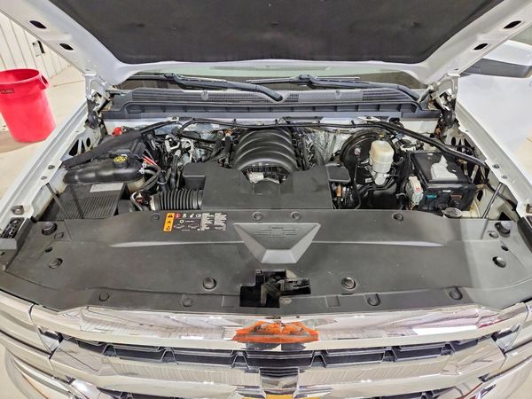 2018 CHEVROLET SILVERADO LT — Engine bay