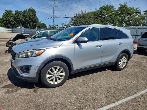 2016 KIA SORENTO L / LX